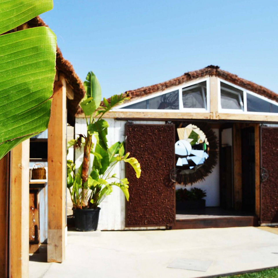 Garden house with sliding doors